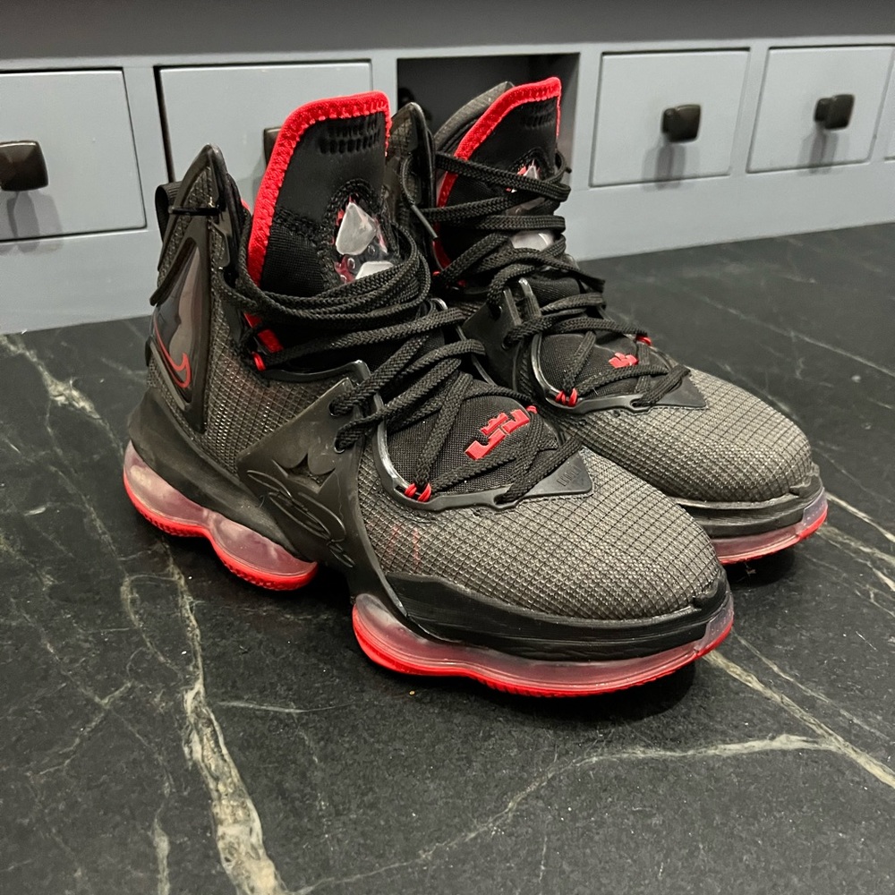 Lebron 19 sneakers very lightly worn
